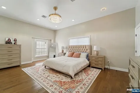 24 Holmes Lane Wayne NJ 07470