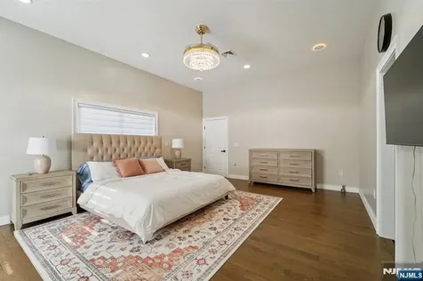 24 Holmes Lane Wayne NJ 07470