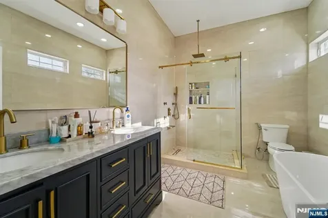 24 Holmes Lane Wayne NJ 07470