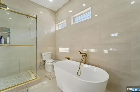 24 Holmes Lane Wayne NJ 07470