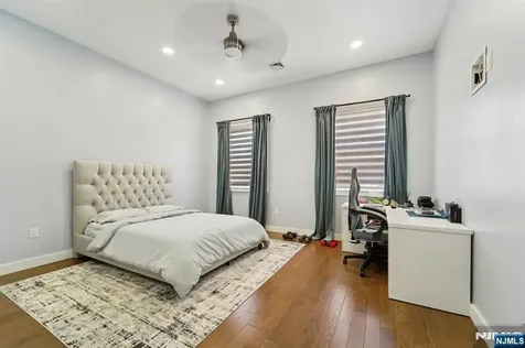 24 Holmes Lane Wayne NJ 07470