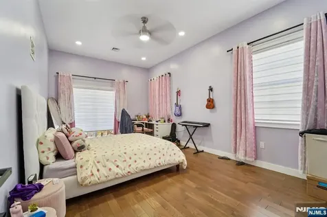 24 Holmes Lane Wayne NJ 07470