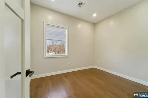 24 Holmes Lane Wayne NJ 07470