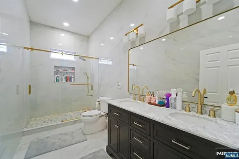 24 Holmes Lane Wayne NJ 07470