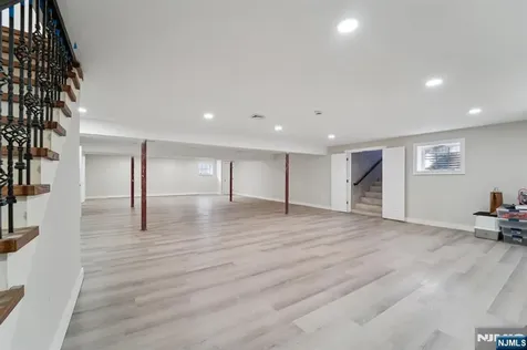 24 Holmes Lane Wayne NJ 07470