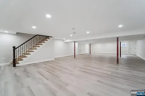 24 Holmes Lane Wayne NJ 07470