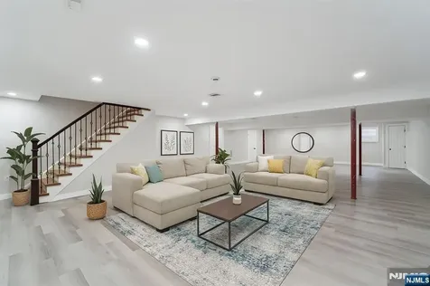 24 Holmes Lane Wayne NJ 07470