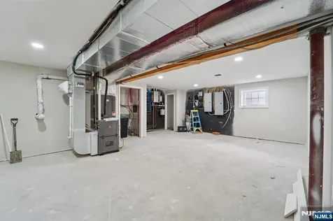 24 Holmes Lane Wayne NJ 07470