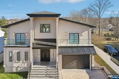 24 Holmes Lane Wayne NJ 07470