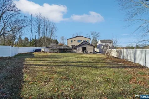 24 Holmes Lane Wayne NJ 07470