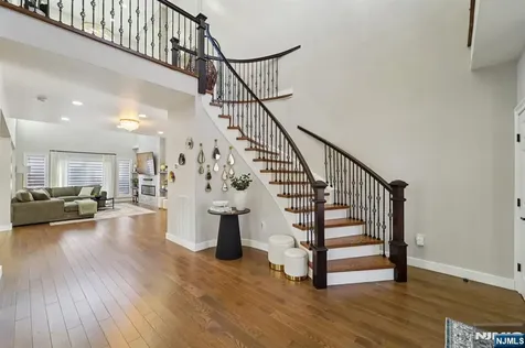 24 Holmes Lane Wayne NJ 07470