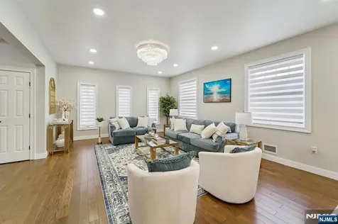 24 Holmes Lane Wayne NJ 07470
