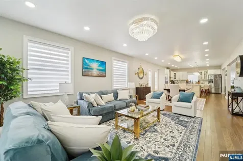 24 Holmes Lane Wayne NJ 07470