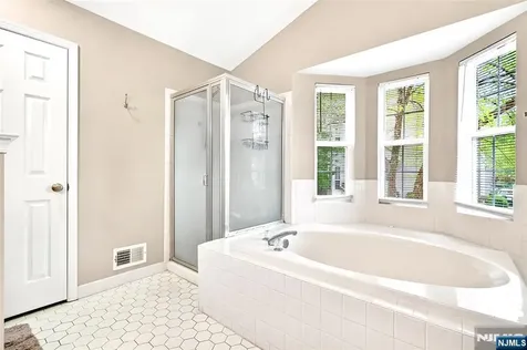 554 Adirondack Court Mahwah NJ 07430