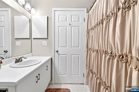 554 Adirondack Court Mahwah NJ 07430