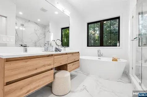 5 Fey Place Oradell NJ 07649