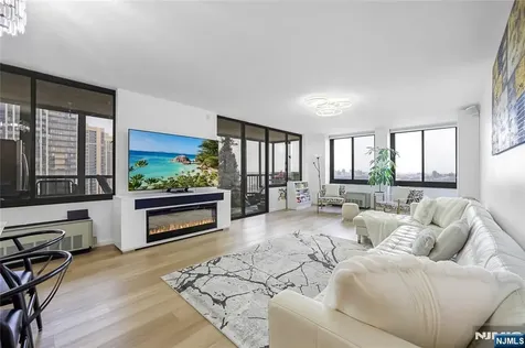 200 Winston Cliffside Park NJ 07010
