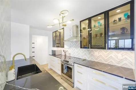 200 Winston Cliffside Park NJ 07010