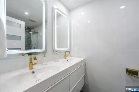200 Winston Cliffside Park NJ 07010