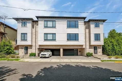 275 14th Palisades Park NJ 07650
