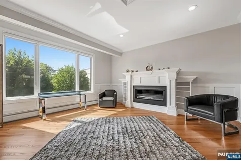 275 14th Palisades Park NJ 07650