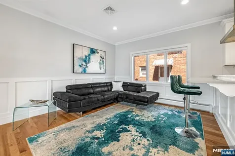 275 14th Palisades Park NJ 07650