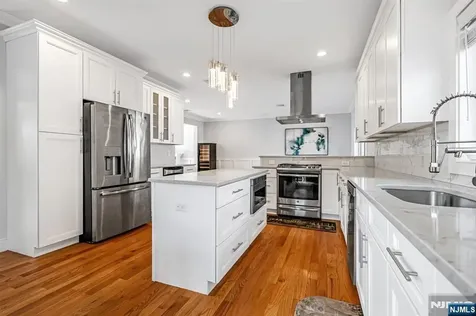 275 14th Palisades Park NJ 07650