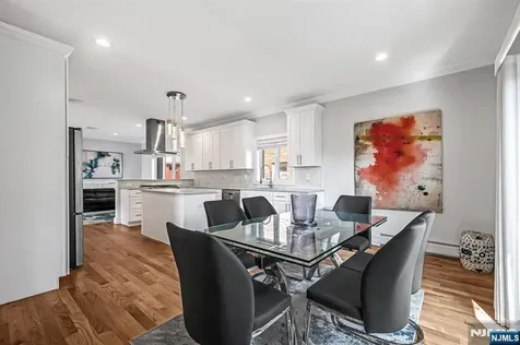 275 14th Palisades Park NJ 07650
