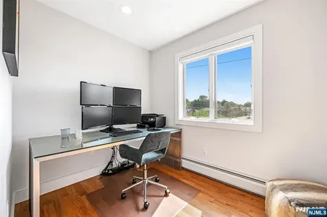 275 14th Palisades Park NJ 07650