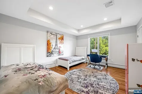 275 14th Palisades Park NJ 07650