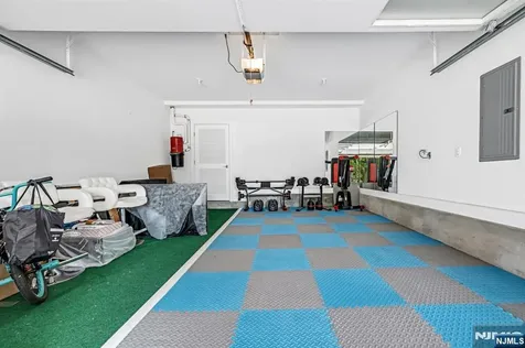 275 14th Palisades Park NJ 07650
