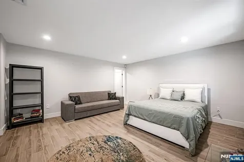 275 14th Palisades Park NJ 07650