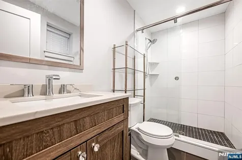 275 14th Palisades Park NJ 07650