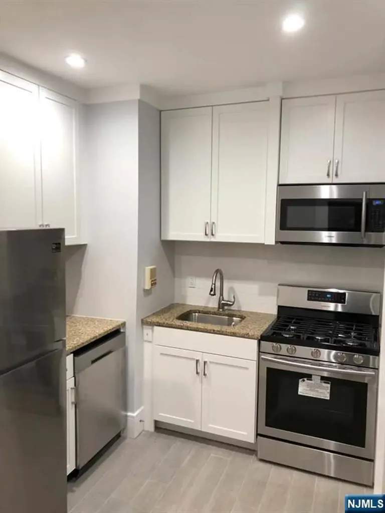 553 Undercliff Avenue Edgewater NJ 07020
