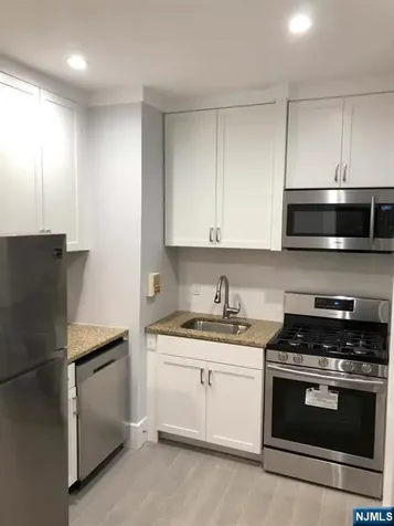 553 Undercliff Avenue Edgewater NJ 07020