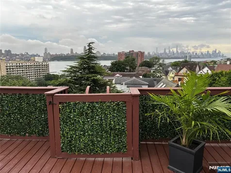 553 Undercliff Avenue Edgewater NJ 07020