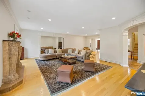 71 Roberts Road Englewood Cliffs NJ 07632