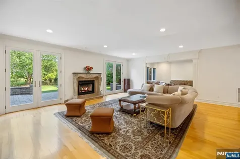 71 Roberts Road Englewood Cliffs NJ 07632