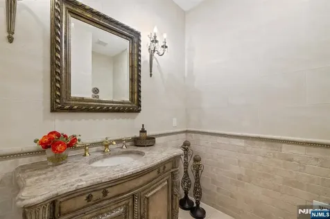 71 Roberts Road Englewood Cliffs NJ 07632