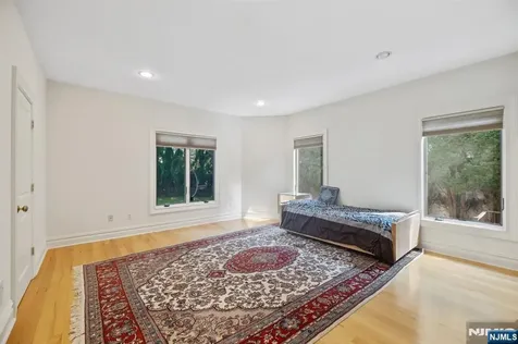 71 Roberts Road Englewood Cliffs NJ 07632