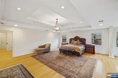 71 Roberts Road Englewood Cliffs NJ 07632