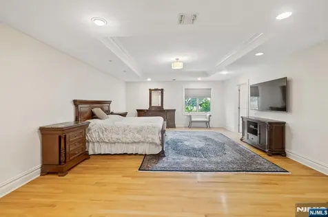 71 Roberts Road Englewood Cliffs NJ 07632