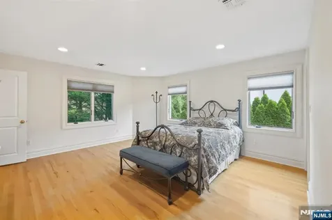 71 Roberts Road Englewood Cliffs NJ 07632