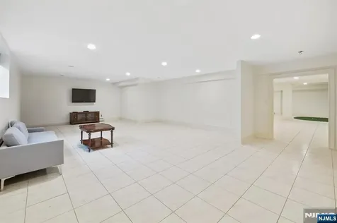 71 Roberts Road Englewood Cliffs NJ 07632