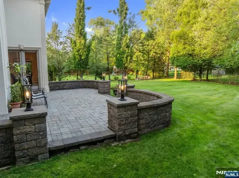 71 Roberts Road Englewood Cliffs NJ 07632