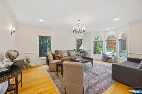 71 Roberts Road Englewood Cliffs NJ 07632