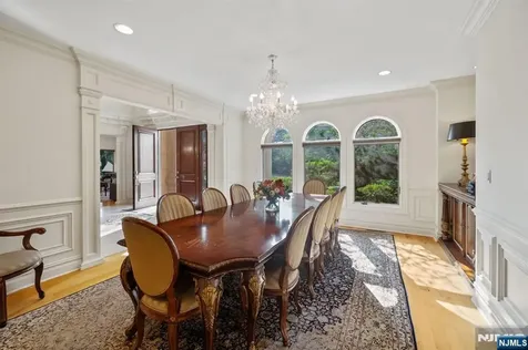 71 Roberts Road Englewood Cliffs NJ 07632