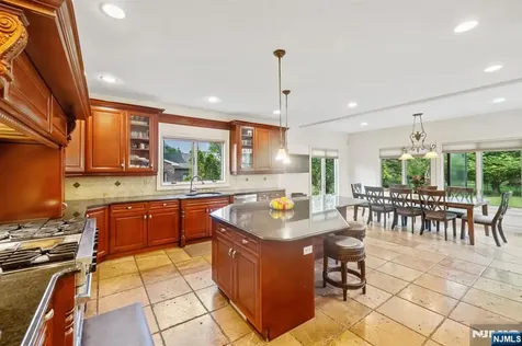 71 Roberts Road Englewood Cliffs NJ 07632