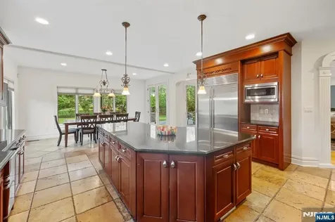 71 Roberts Road Englewood Cliffs NJ 07632
