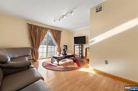 126 Amherst Street East Orange NJ 07018